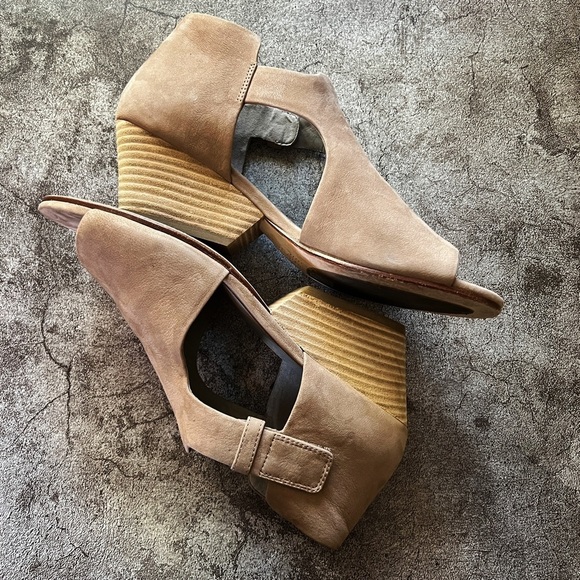 Eileen Fisher Shoes - Eileen Fisher Iris Tumbled Nubuck Sandal Truffle | 9.5